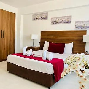 Eleonora Apartahotel