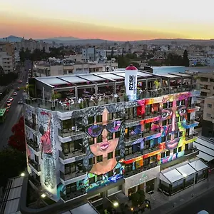 Rise Urban Art מלון